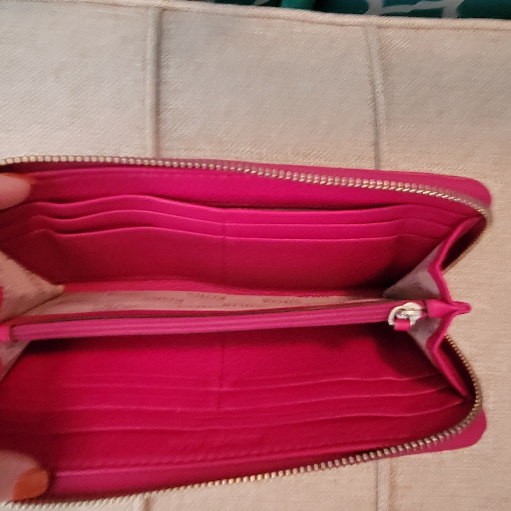 Michael Kors zip around